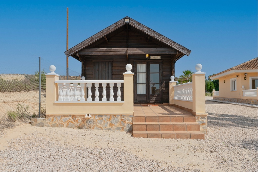 Luxe landelijke villa met prachtig uitzicht op het meer in Torremendo