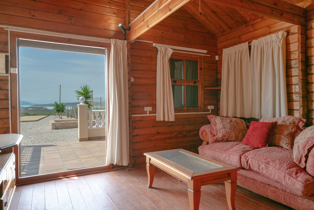 Luxe landelijke villa met prachtig uitzicht op het meer in Torremendo