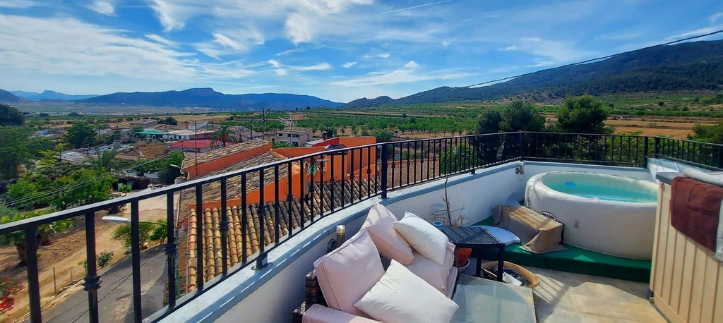 Herenhuis met Prachtig Bergzicht in Casas del Señor, Monóvar