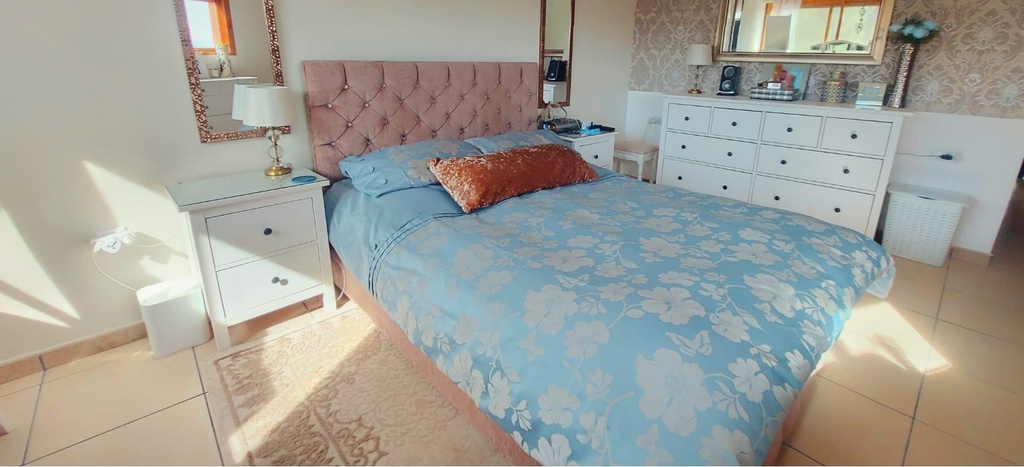 Herenhuis met Prachtig Bergzicht in Casas del Señor, Monóvar