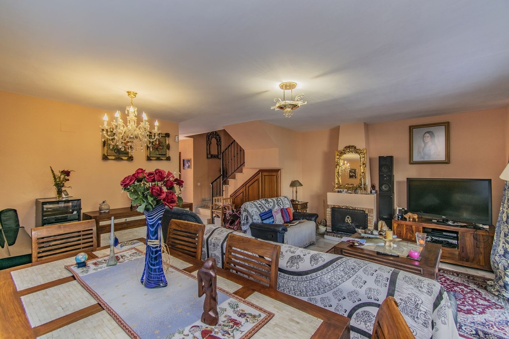 Townhouse te koop in Atalaya, Costa del Sol