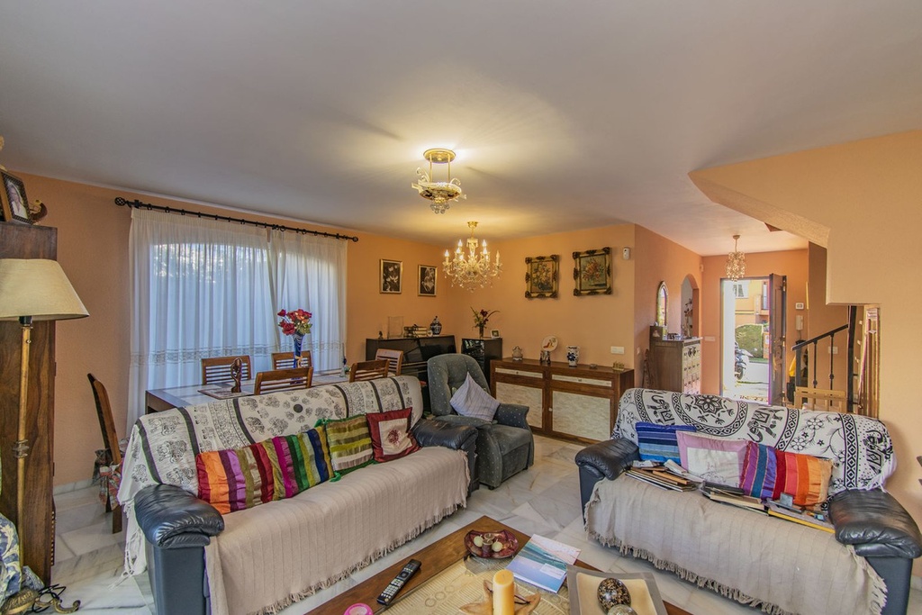 Townhouse te koop in Atalaya, Costa del Sol