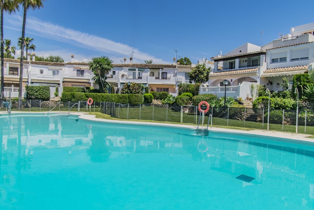 Townhouse te koop in Atalaya, Costa del Sol