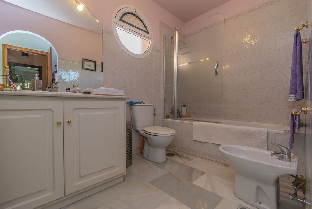 Townhouse te koop in Atalaya, Costa del Sol