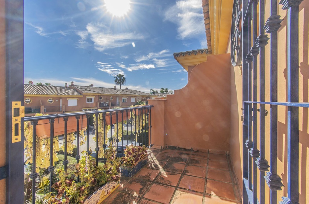 Townhouse te koop in Atalaya, Costa del Sol