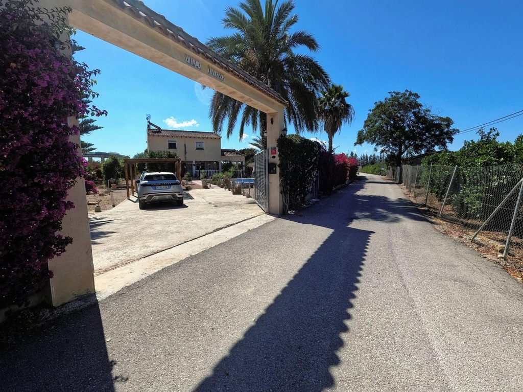 Vrijstaande villa te koop in Redován