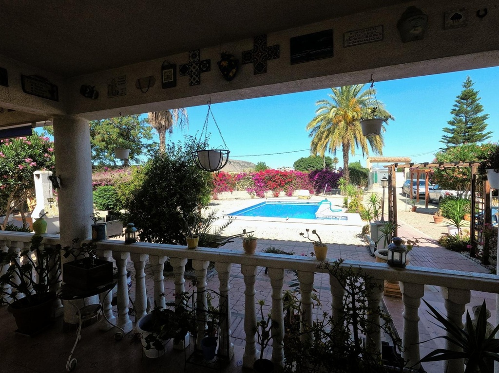 Vrijstaande villa te koop in Redován