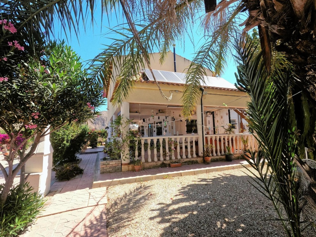 Vrijstaande villa te koop in Redován