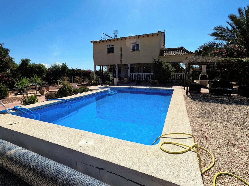 Vrijstaande villa te koop in Redován