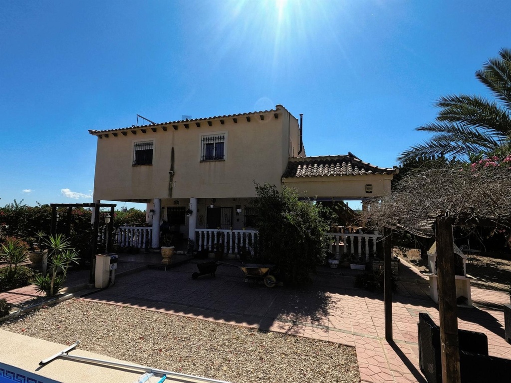 Vrijstaande villa te koop in Redován