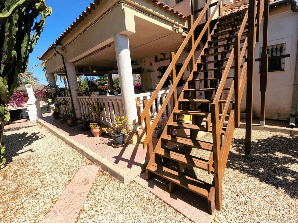 Vrijstaande villa te koop in Redován