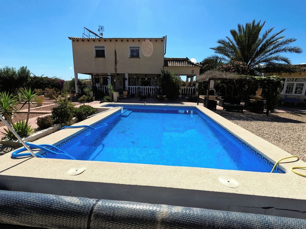 Vrijstaande villa te koop in Redován