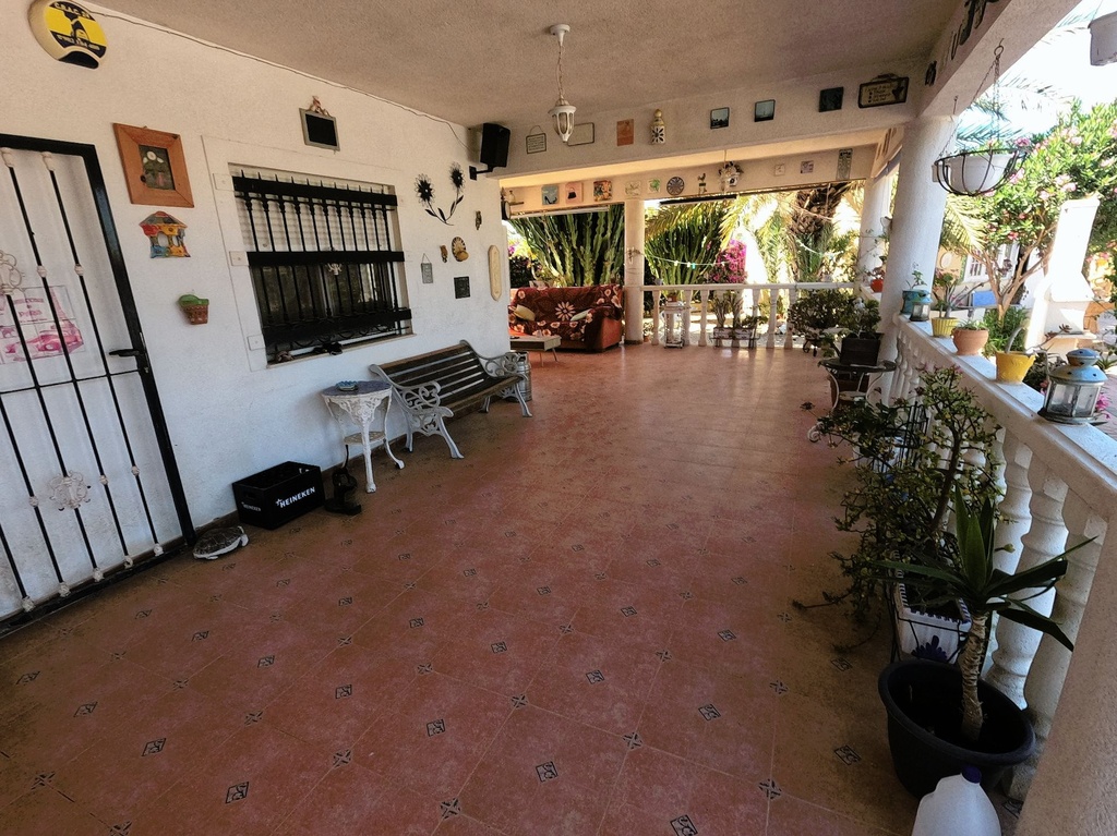 Vrijstaande villa te koop in Redován