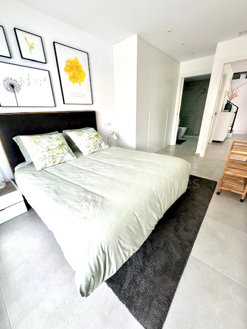 Villa vrijstaande met 5 slaapkamers en privé zwembad te koop in Benijófar