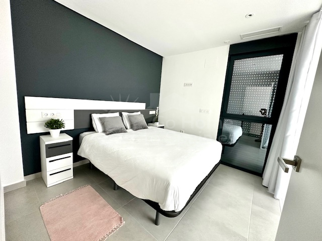 Villa vrijstaande met 5 slaapkamers en privé zwembad te koop in Benijófar