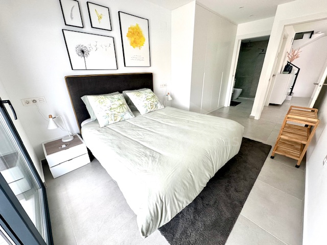 Villa vrijstaande met 5 slaapkamers en privé zwembad te koop in Benijófar