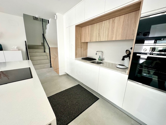 Villa vrijstaande met 5 slaapkamers en privé zwembad te koop in Benijófar